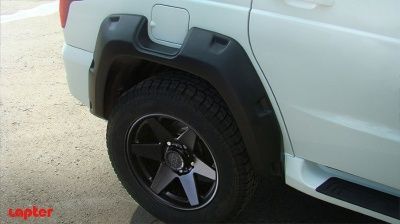 Расширители колесных арок для УАЗ ПАТРИОТ NEW с одним лючком бензобака. Производитель FENDERS. С накладками на бампер.